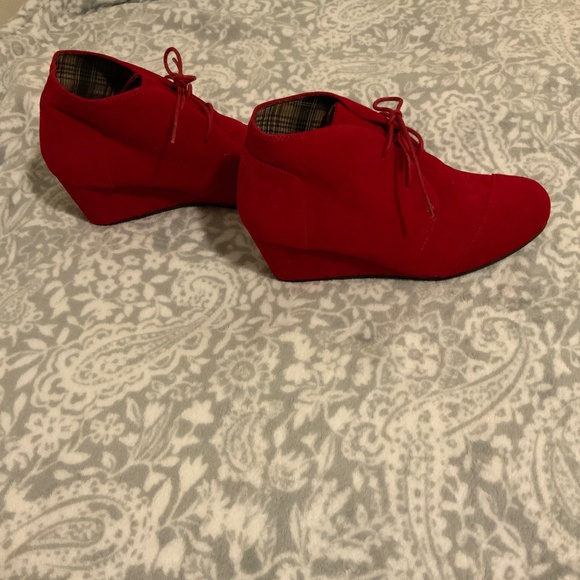 Forever Red Wedge Bootie Women’s Size 10 - Picture 3 of 4
